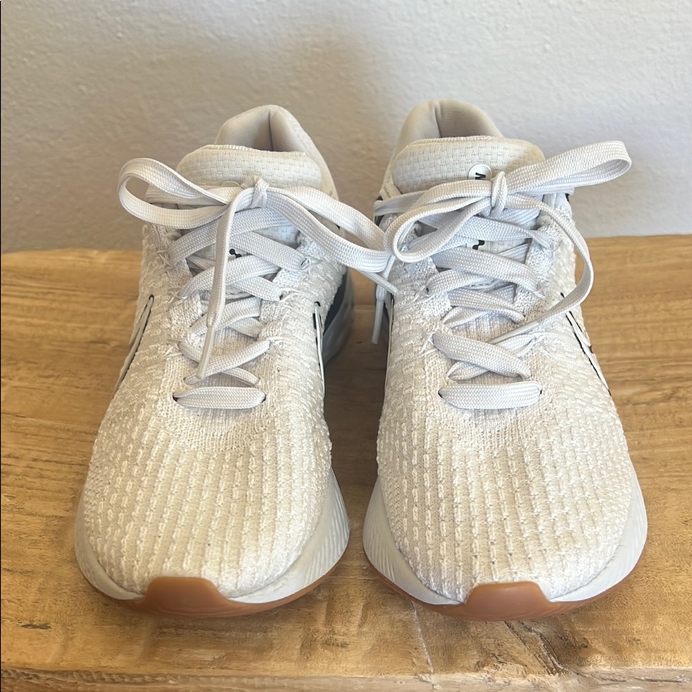 Women’s Nike React Flyknit White Athletic Sneakers with Accent Details - Picture 2 of 5